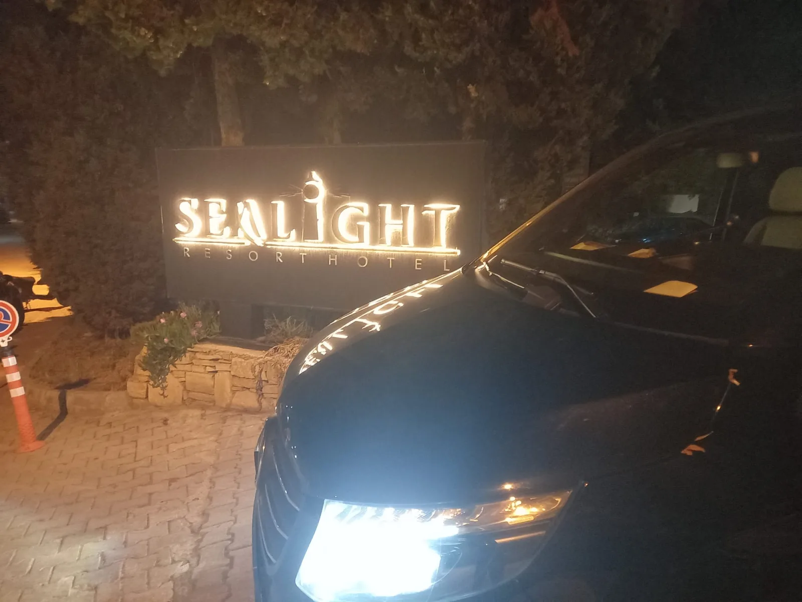 İzmir Havalimanı Sığacık transfer için özel transfer aracı ve karşılama görseli